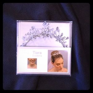 Tiara/Necklace New in a box